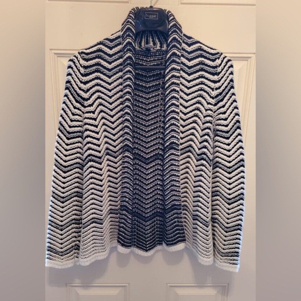 Chicos Ripple pattern cardigan sweater in black, Ivory & metallic silver Sz1/ M